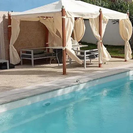 Casa Con Piscina En El Centro De Vilagarcia *